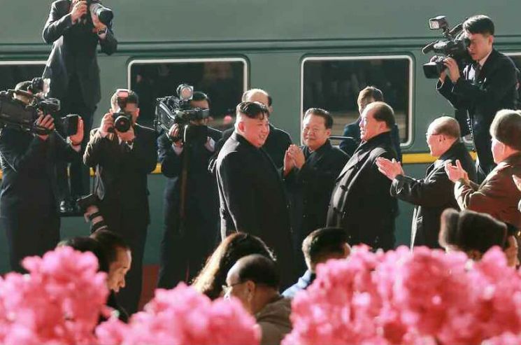 김정은 수행단 1차회담 때와 유사…경제·행정관료 추가 눈길