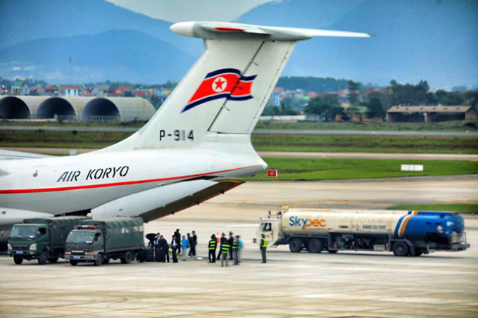 북한 경호인력 100여명과 물자를 실은 고려항공 'P-914'가 24일 오전 베트남 하노이 노이바이 국제공항에 도착했다. 비행기의 기종은 러시아 다목적 대형 수송기 IL-76MD로 알려졌다. <사진=VnExpress>