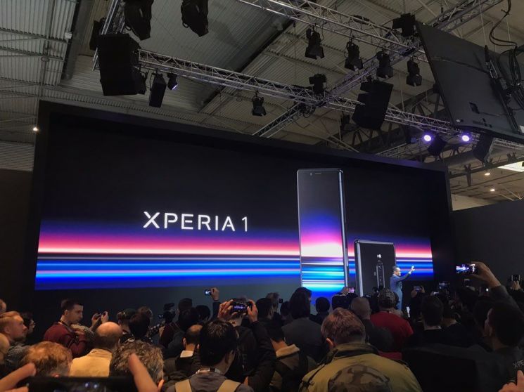 소니가 세계 최초로 4K HDR 스크린을 탑재한 '엑스페리아 1'을 선보였다.