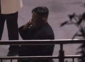 담배를 문 김정은 북한 국무위원장