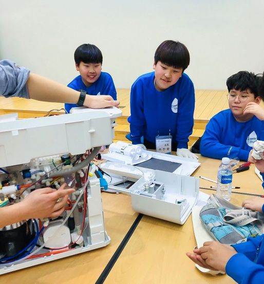 코웨이 임직원 자녀 '과학캠프'…"가족친화적 기업문화"