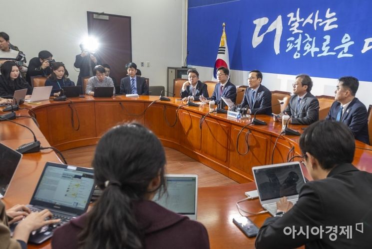 [포토] 홍영표, 한국당 검찰총장실 점거 관련 기자회견