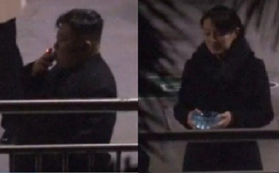 26일 새벽 중국 난닝역에서 잠시 휴식을 취하는 동안 담배를 피는 김정은 북한 국무위원장(왼쪽)과 재떨이를 들고 서 있는 김여정 노동당 선전선동부 제1부부장의 모습.(사진=일본 TBS 방송화면 캡쳐)