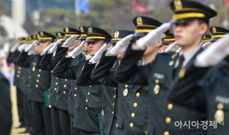 한 때 '꿈의 학교' 였는데…자퇴 작년 2배 폭증 육사, 초급 장교 수급 '비상'