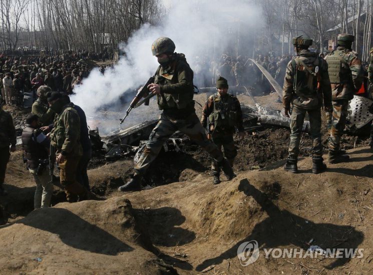 파키스탄 총리, 인도에 대화 제의…핵무기 언급하며 "분별력 있어야"