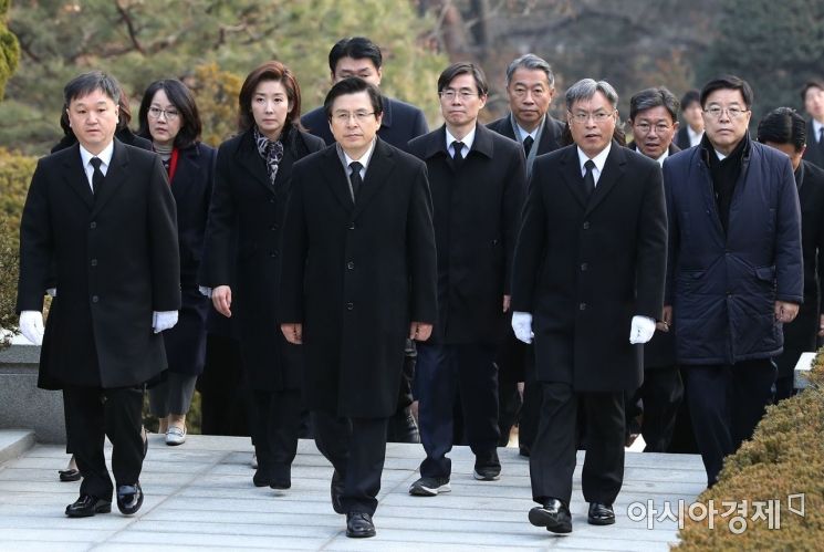 [포토] 황교안 자유한국당 대표, 박정희 묘역 참배