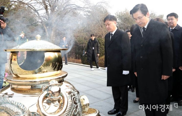 [포토] 황교안, 박정희 묘역 참배