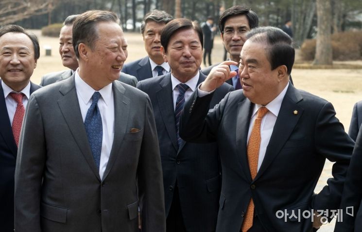 [포토] 국회 찾은 박용만 대한상의 회장