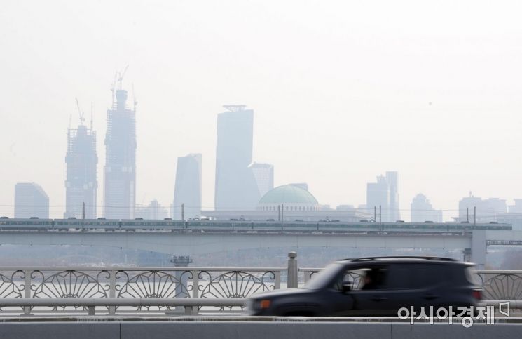 [날씨]미세먼지 '나쁨'…남부지방 밤부터 비