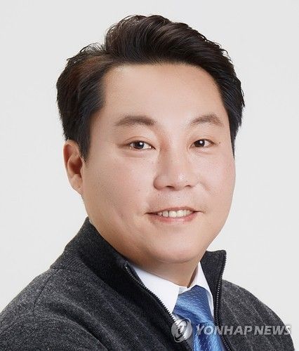 '동장 폭행' 최재성 전 강북구의원…집행유예 2년 선고