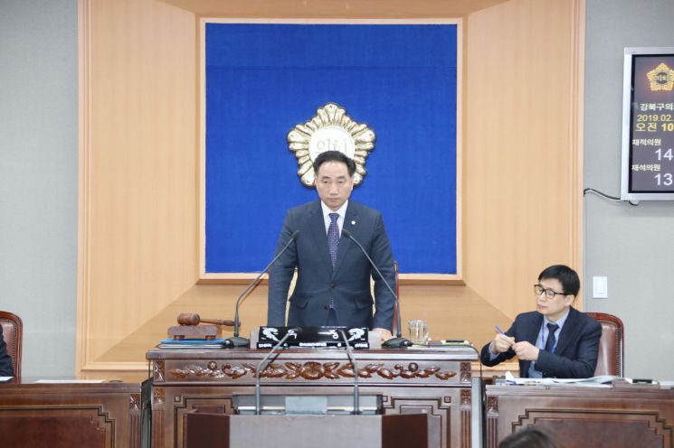 동장 폭행 서울 강북구의회 최재성 의원 사직 가결 