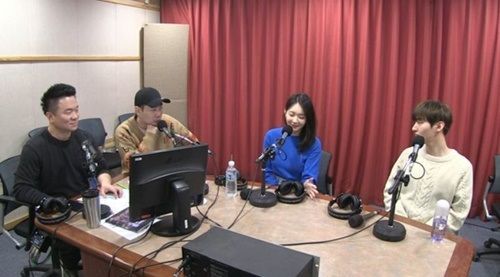 '두시탈출 컬투쇼' 가수 윤지성과 강민경 / 사진=SBS 보이는 라디오