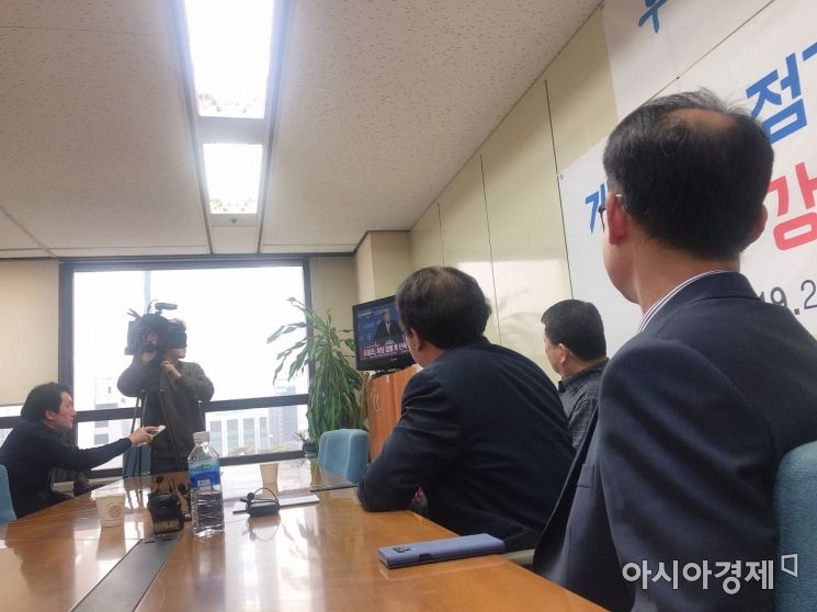 눈시울 붉힌 신한용 개성공단 비대위원장 "이것이 끝이 아니다"