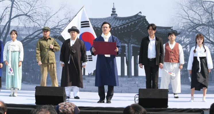 [포토]채현일 영등포구청장 3·1운동 100주년 행사서 '독립선언문' 낭독 