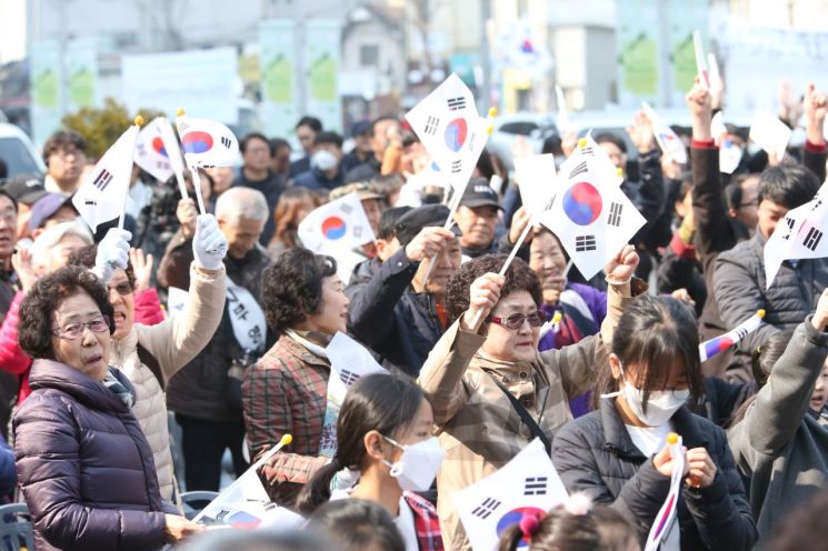 [포토]채현일 영등포구청장 3·1운동 100주년 행사서 '독립선언문' 낭독 