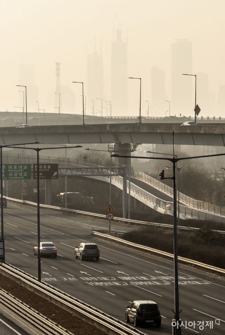 [포토] 미세먼지에 사라진 여의도 초고층 빌딩