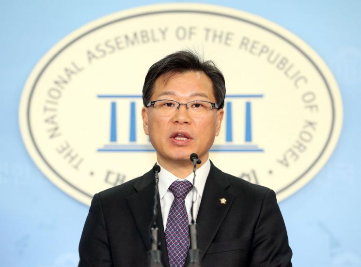 한국당 “장하성, 주중대사 자격 없어…'경제파탄' 책임져야 할 사람”