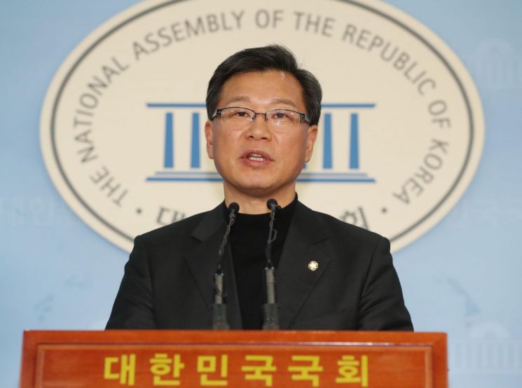 한국당 “남 탓만 하려는 민주당…文정부 ‘권력형 비리 의혹’ 해소해야”