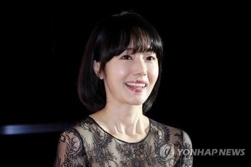 깜짝 결혼 발표, 이정현 누구?…영화 '꽃잎'으로 데뷔