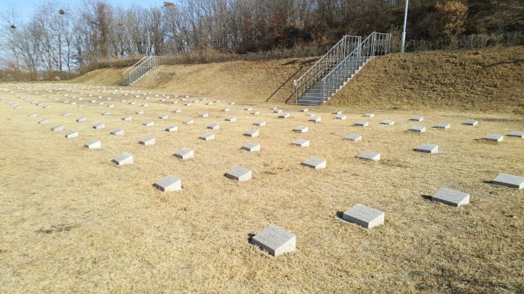 파주 적성면 북한군 묘지