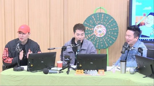 '컬투쇼' 가수 겸 PD 라이머와 뮤지, DJ 김태균 / 사진=SBS 보이는 라디오