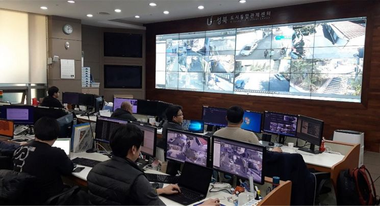 'U-성북도시통합관제센터'  도시 안전지킴이 역할 '톡톡'