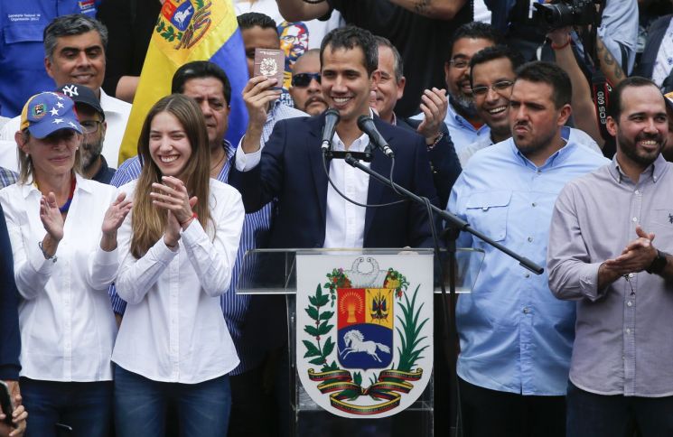 "과이도가 돌아왔다"…힘받는 베네수엘라 反마두로 세력