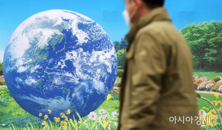 [포토]'파란 하늘이 그립습니다'