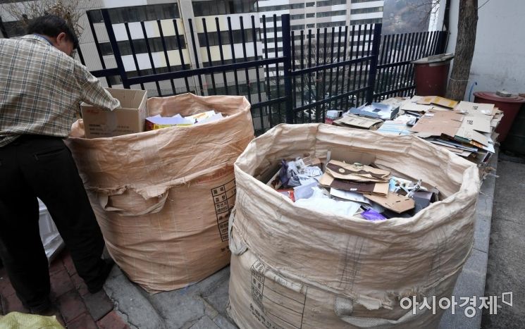 쓰레기 분리수거장에 신생아 유기…30대 친모 체포
