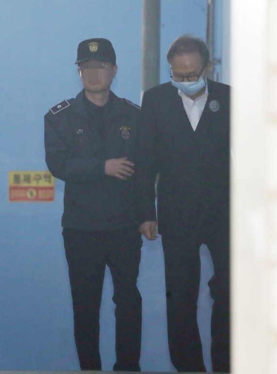 이명박, 구속 349일 만에 조건부 석방…정준영 판사 누구?