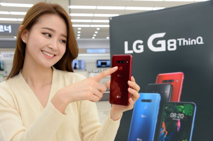 LG G8의 반격 "게 섰거라, 갤럭시S10"(종합)