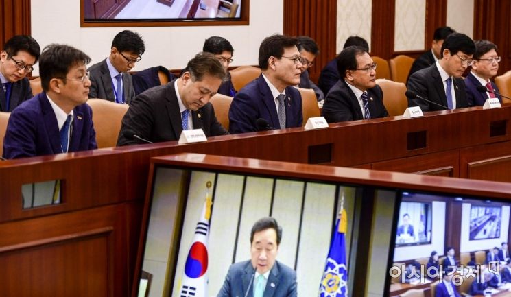 [포토]국정현안점검조정회의 참석한 장차관