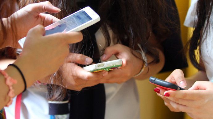 브런치 먹는 게 일상?…행복한 ‘브이로그’에 우울한 청춘