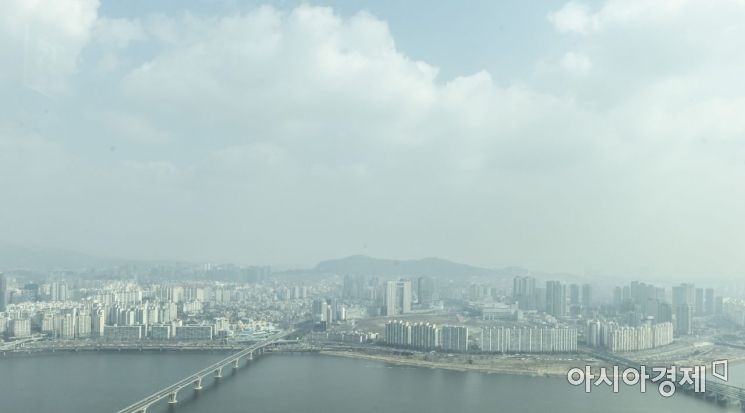 [포토] 어제보다는 맑아진 서울하늘