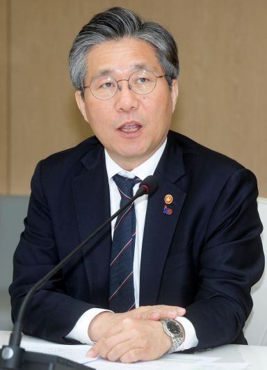 성윤모 산업통상자원부 장관.(자료사진)
