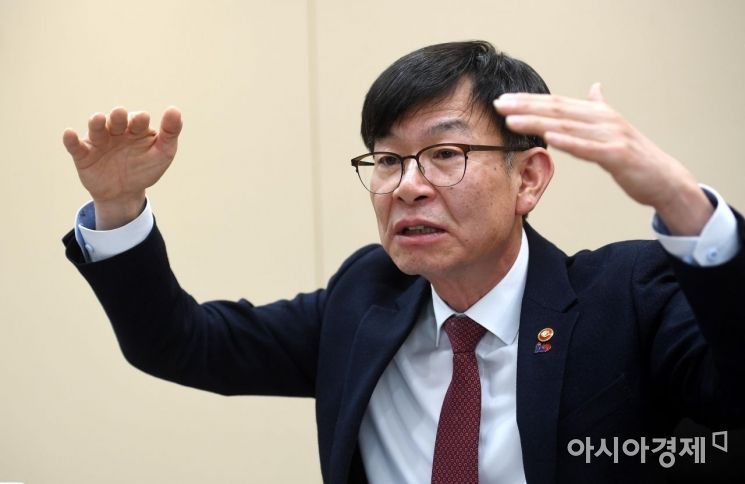  김상조 외국 강연서 "재벌은 한국 경제의 소중한 자산"