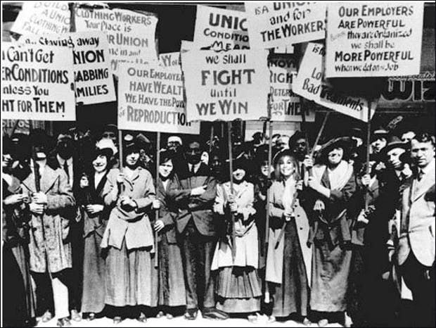 1908년 뉴욕 거리에 나서 생존권과 참정권을 요구했던 여성들.