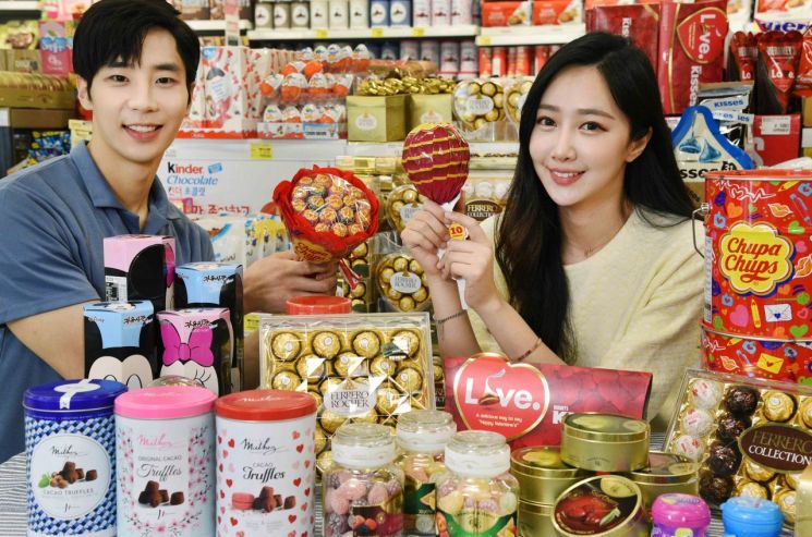 화이트데이 사라질까…눈물 흘린 사탕, 활짝 웃은 파이