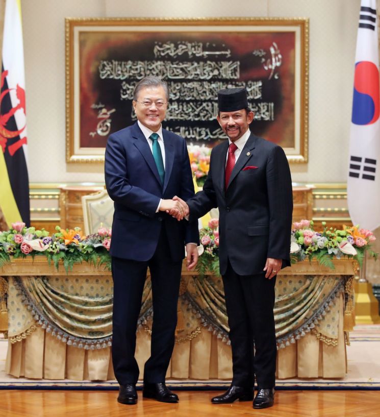 문 대통령, 16일 앙코르와트 방문…靑 "캄보디아 정부가 요청"