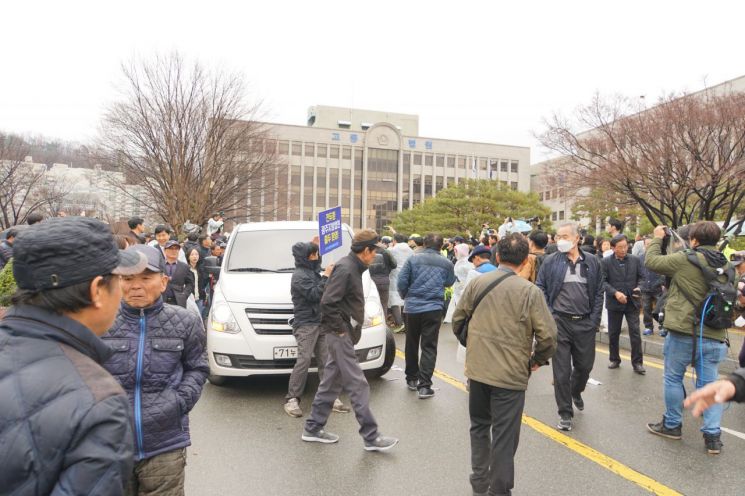 [포토] 성난 광주시민 “전두환 그냥 못 보내”