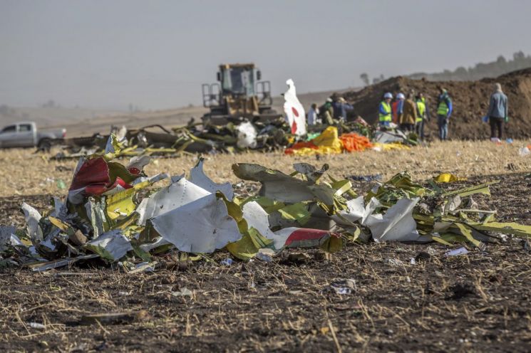 보잉사 737맥스 8기의 에티오피아  추락 참사 현장. 사진 출처=AP연합뉴스
