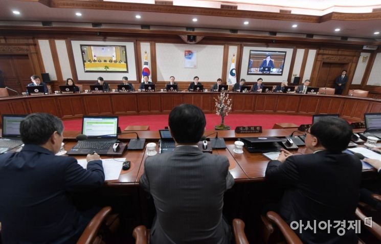 [포토]이낙연 국무총리 주재로 열린 국무회의