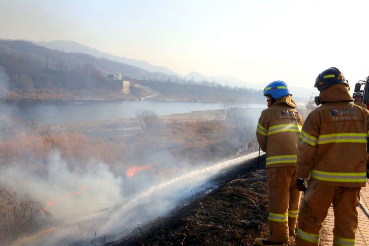 경기소방 "임야·야외화재 하루 30건"…지난 한달 966건 화재