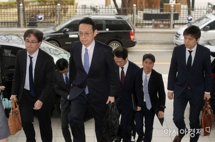 [포토]외교부 도착한 가나스기 겐지... '강제징용 배상판결' 논의