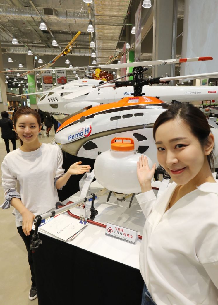 트레이더스에 날아다니는 1억원짜리 드론…월계점, 오픈 기념 로드쇼