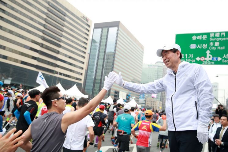17일 도심 한복판에서 서울국제마라톤대회…단계별 교통통제