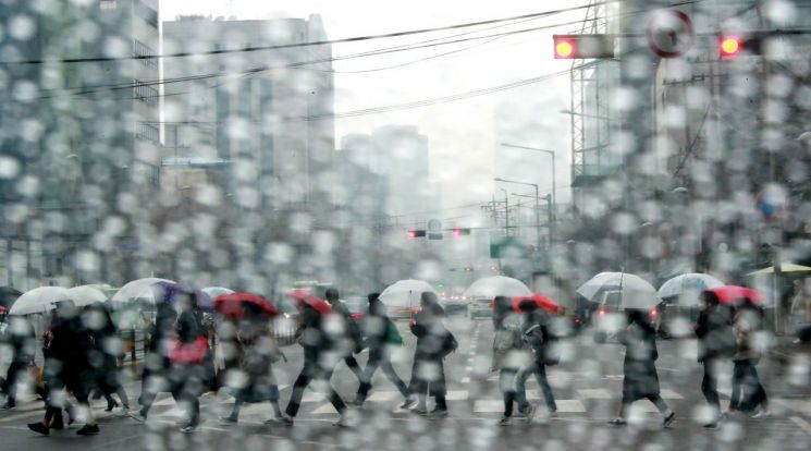 "우산 미리 준비하세요"…서울에 오후부터 퇴근길까지 비