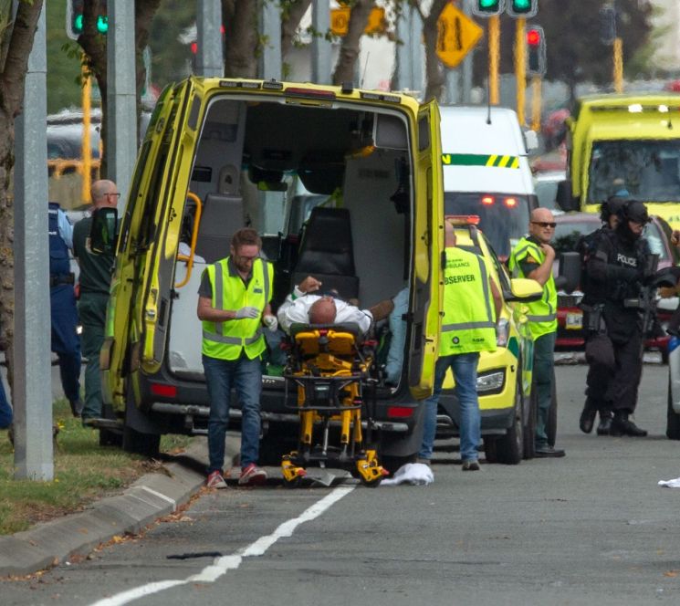 뉴질랜드 모스크서 총기난사…9명 사망, 수십명 부상 (상보)