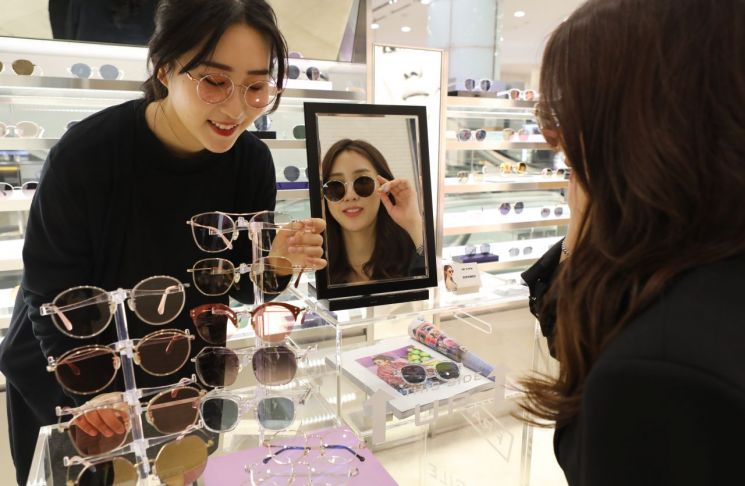 롯데백화점 광주점 ‘선글라스 틴트 렌즈’ 인기