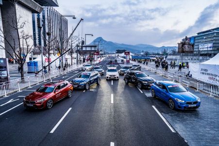 BMW그룹코리아의 공식 딜러 도이치모터스는 지난 17일 '2019 서울국제마라톤'에 대회 운영 차량으로 'BMW X시리즈' 전 모델을 지원했다.(사진=BMW그룹코리아 제공)